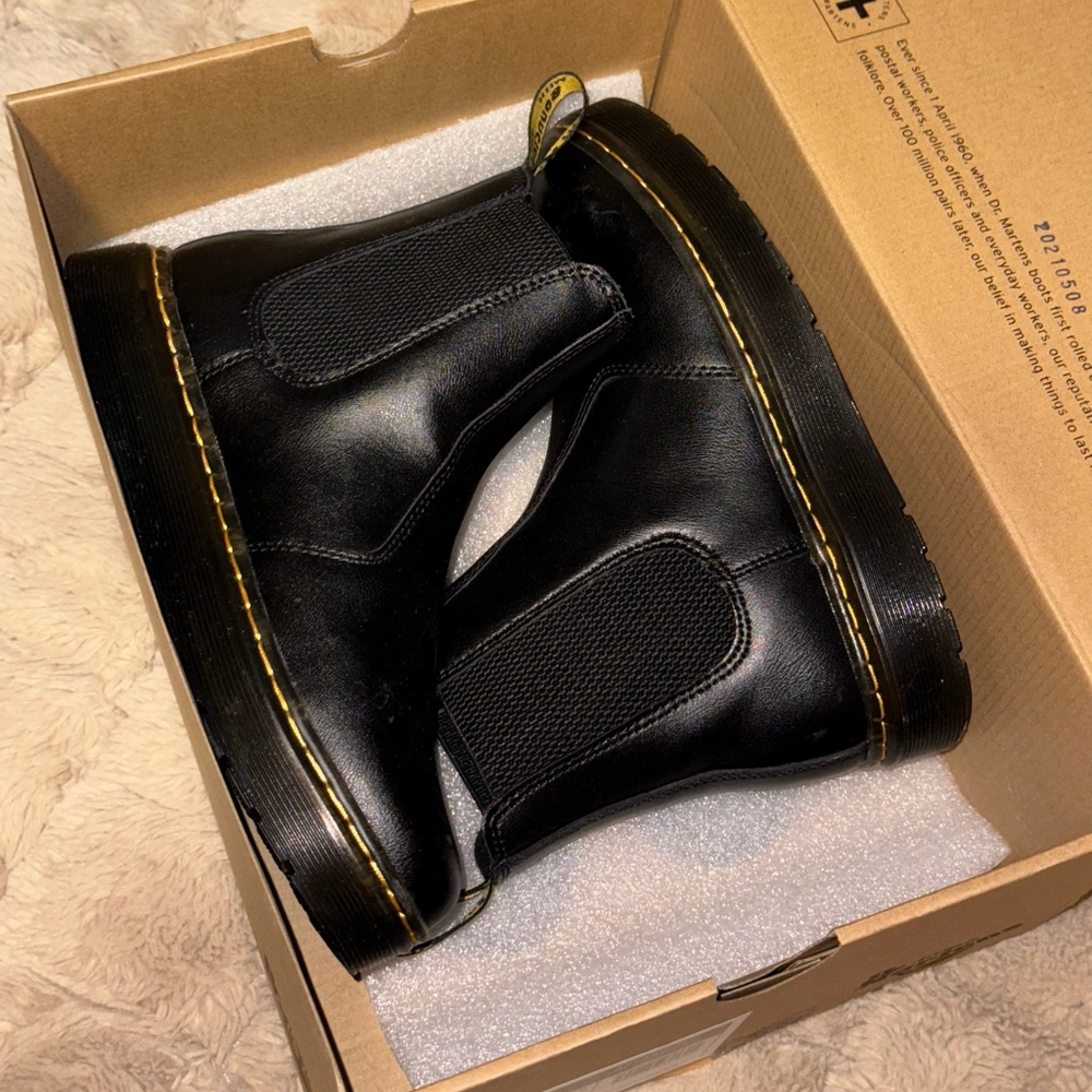 Dr. Martens Dorrian